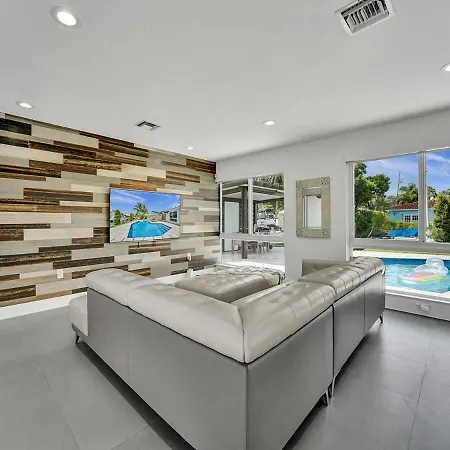 Sandy'S Sunshine Oasis